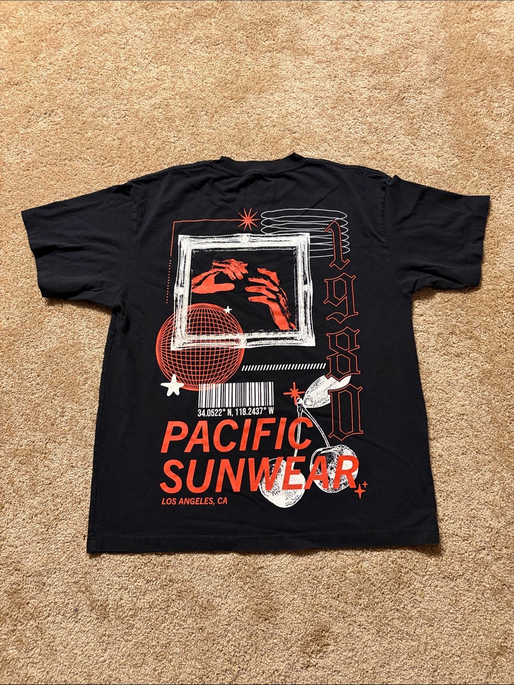 PacSun Graphic Tee in Black & Red Size Medium